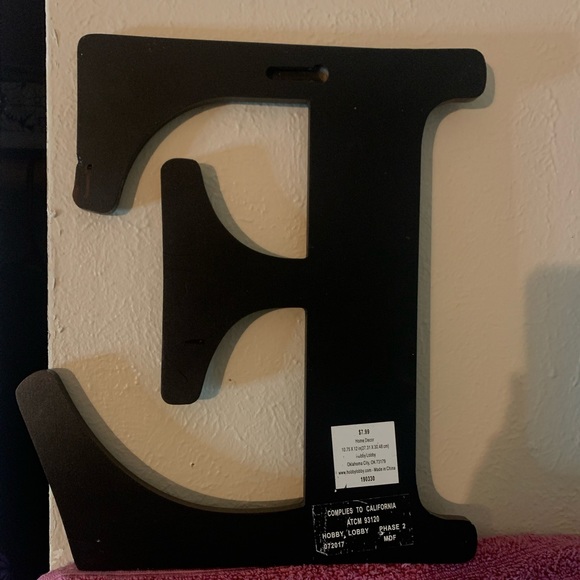 Letter E wall decor - Picture 2 of 2